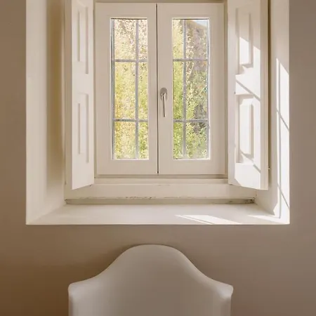 Secret Garden In Alfama * Лісабон